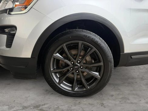 Used 2018 Ford Explorer XLT w/ Equipment Group 202A AWD/4WD image 43