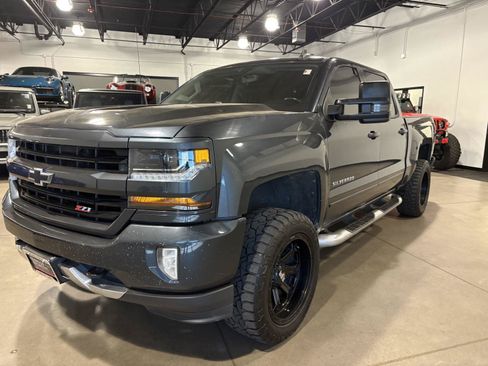 Used 2018 Chevrolet Silverado 1500 LT w/ All Star Edition AWD/4WD image 7