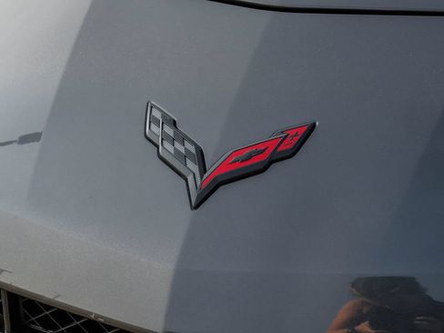 Used 2017 Chevrolet Corvette Stingray Coupe w/ Carbon Flash Badge Package RWD image 40