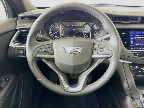 Used 2025 Cadillac XT6 Luxury FWD image 11