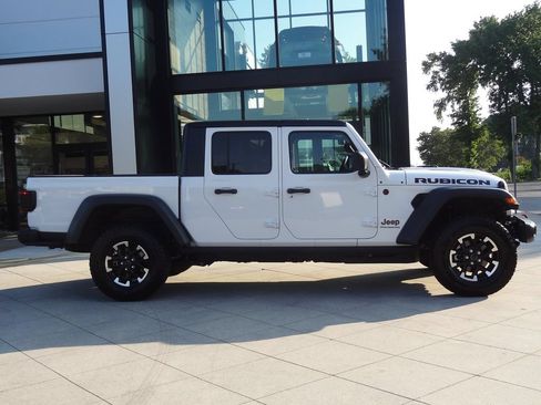 Used 2026 Jeep Gladiator Rubicon AWD/4WD image 3