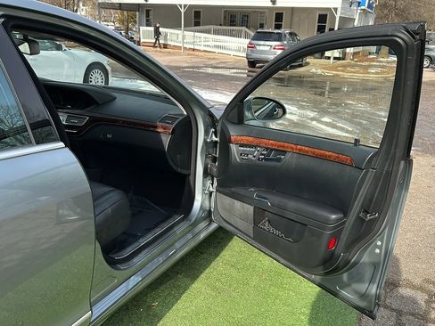 Used 2007 Mercedes-Benz S 550 S 550 4MATIC Sedan 4D w/ AMG Sport Pkg image 24