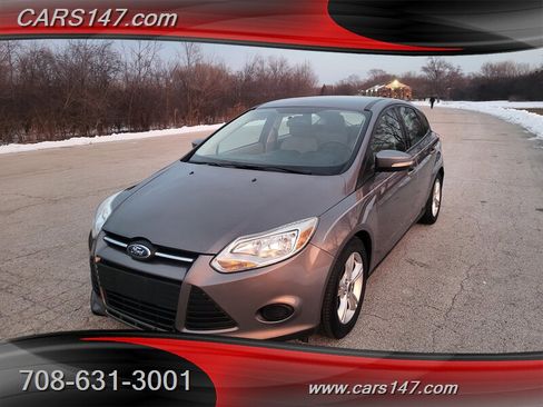 Used 2013 Ford Focus SE w/ SE Winter Pkg image 1