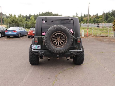 Used 2010 Jeep Wrangler Unlimited Rubicon w/ Dual Top Group AWD/4WD image 6