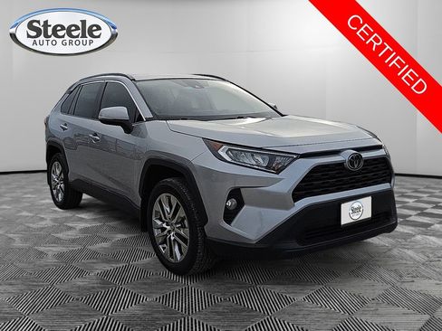 Used 2021 Toyota RAV4 XLE Premium image 7
