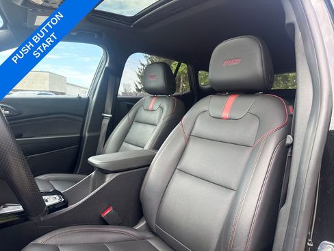 Used 2024 Chevrolet Trax RS w/ Sunroof Package FWD image 11
