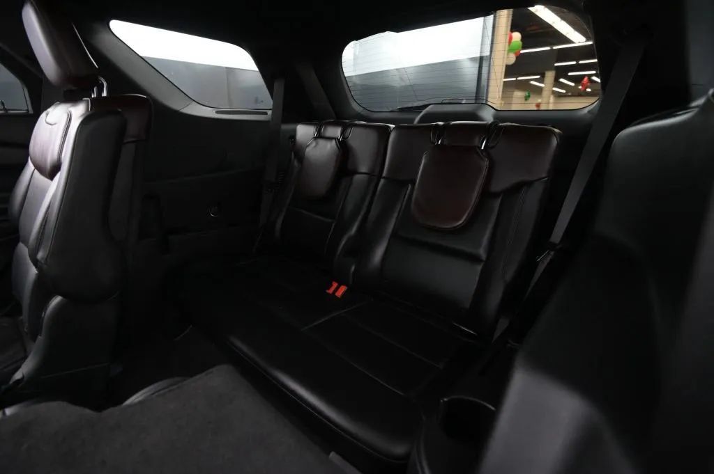 Used 2020 Ford Explorer Platinum w/ Premium Technology Package AWD/4WD image 49