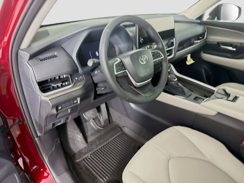New 2026 Toyota Grand Highlander XLE image 9