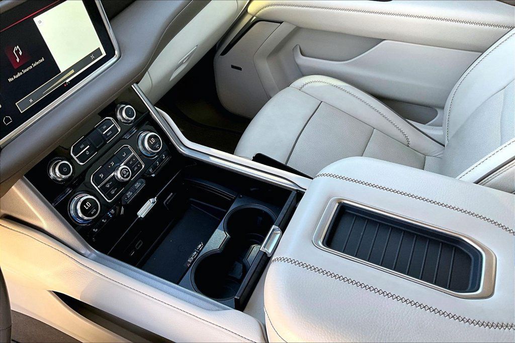 Used 2022 GMC Yukon XL Denali RWD image 11