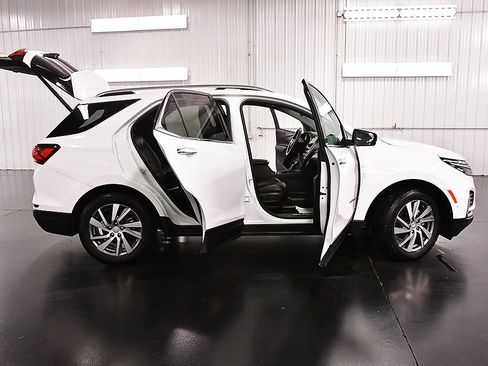 Used 2022 Chevrolet Equinox Premier image 30