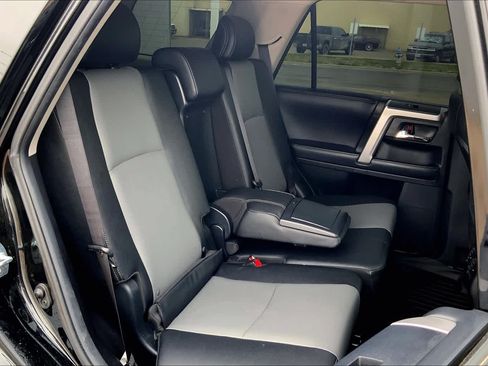 Used 2018 Toyota 4Runner SR5 Premium RWD image 19