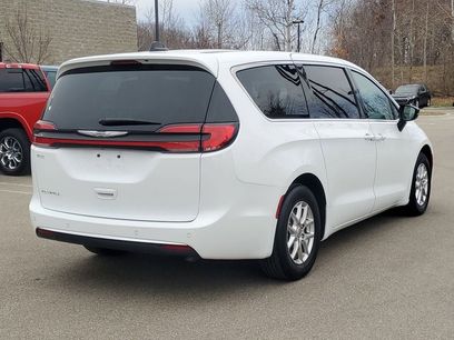Used 2024 Chrysler Pacifica Touring-L