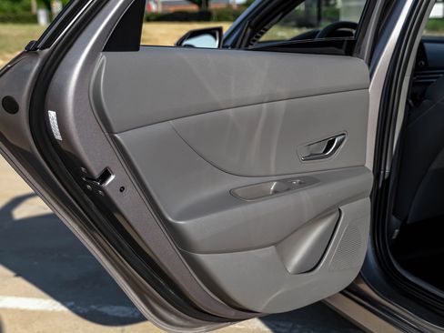 Used 2023 Hyundai Elantra SEL FWD image 37