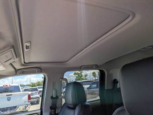 Used 2024 Nissan Frontier SL w/ Technology Package RWD image 23