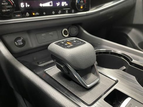 Used 2024 Nissan Rogue SL image 25