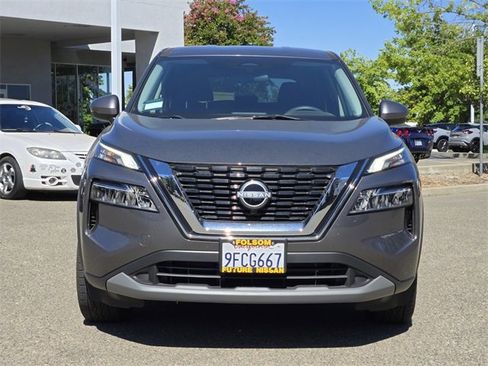 Used 2023 Nissan Rogue SV image 2
