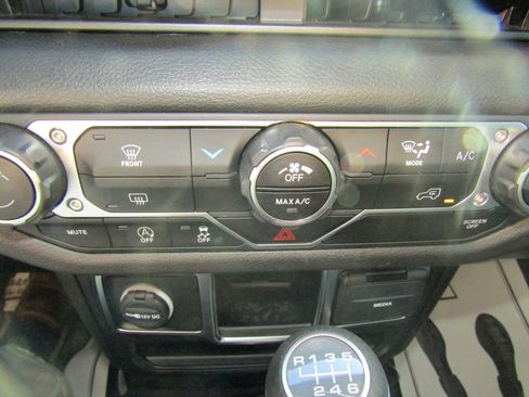 Used 2024 Jeep Wrangler Sport image 23