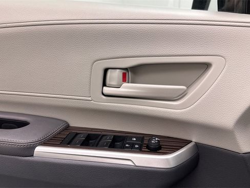 Certified 2023 Toyota Sienna LE image 18