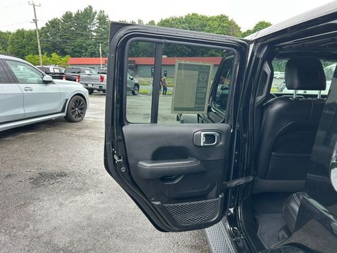 Used 2022 Jeep Wrangler Unlimited Sahara w/ Cold Weather Group AWD/4WD image 18