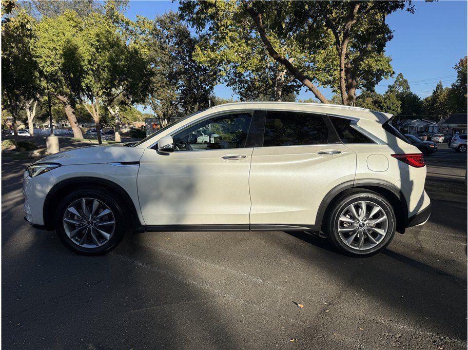 Used 2019 INFINITI QX50 Luxe w/ Navigation Package FWD image 2