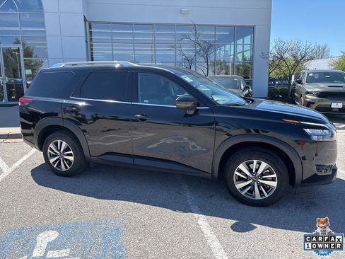 Used 2025 Nissan Pathfinder SL FWD image 34