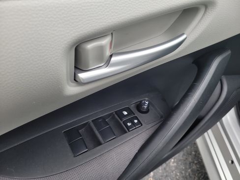 Used 2021 Toyota Corolla LE image 16