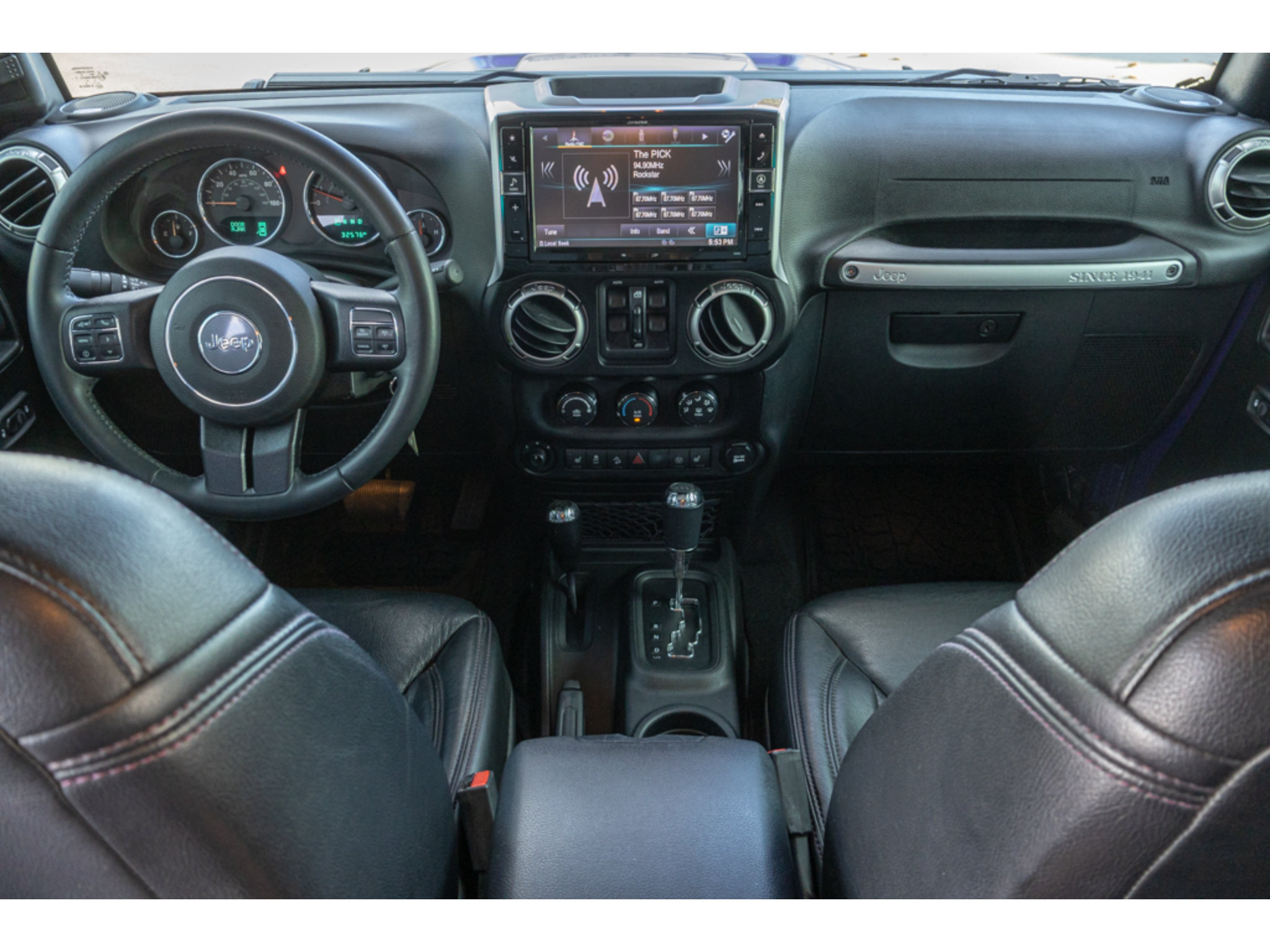 Used 2017 Jeep Wrangler Unlimited Rubicon w/ Cold Weather Group AWD/4WD image 13