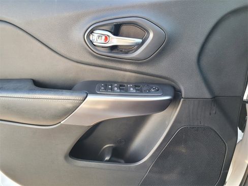 Used 2019 Jeep Cherokee Latitude w/ Popular Appearance Group image 21