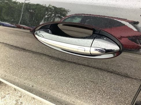 Used 2022 Buick Enclave Essence w/ Sport Touring Edition image 26