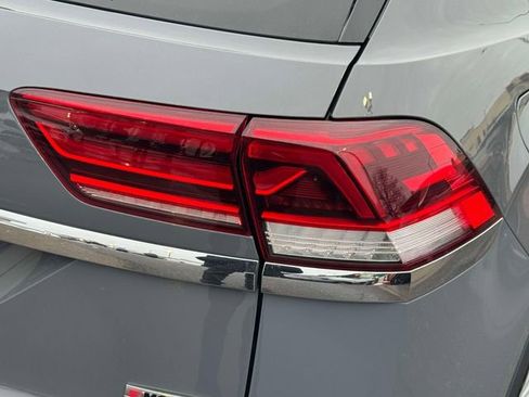 Used 2020 Volkswagen Atlas Cross Sport SE w/ Panoramic Sunroof Package image 14