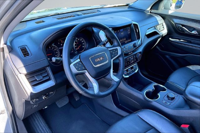 Used 2024 GMC Terrain SLT AWD/4WD image 17