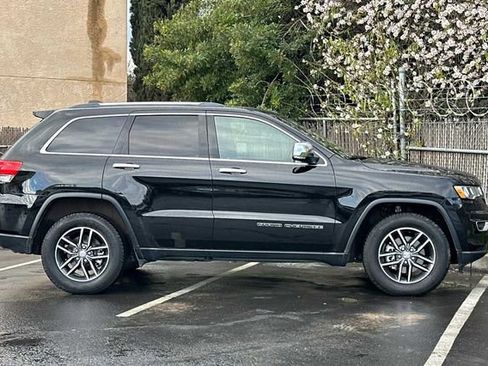 Used 2018 Jeep Grand Cherokee Limited image 7