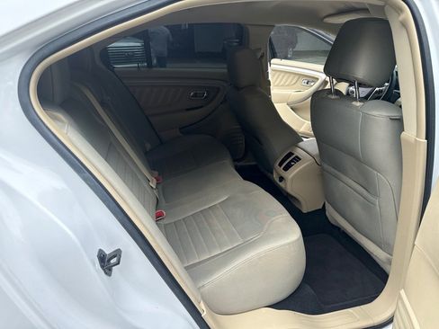 Used 2017 Ford Taurus SE FWD image 25