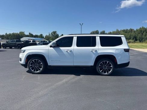 Used 2023 Jeep Wagoneer Series III w/ Premium Group I AWD/4WD image 2