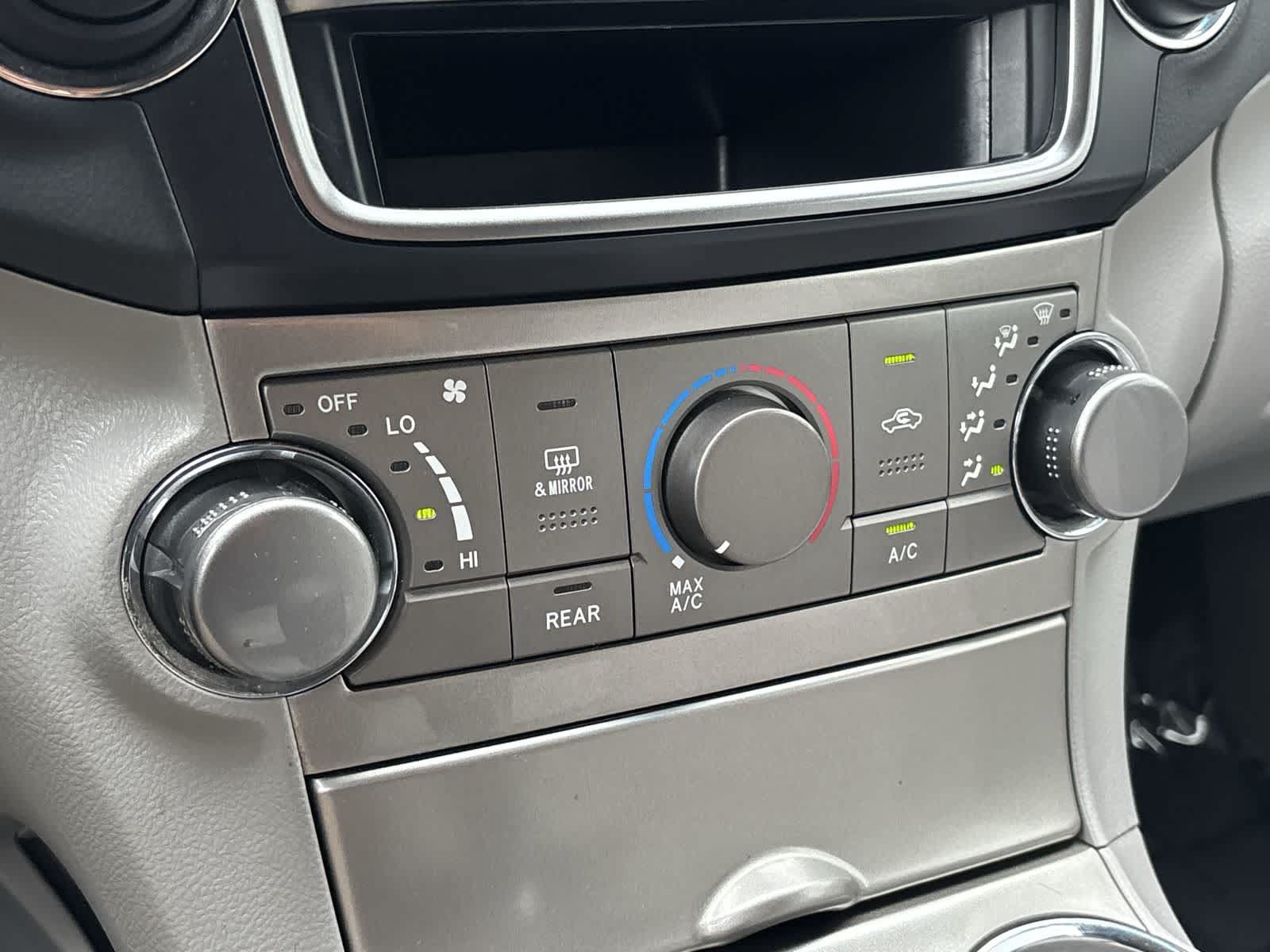 Used 2013 Toyota Highlander 4WD w/ Cold Weather Pkg image 22