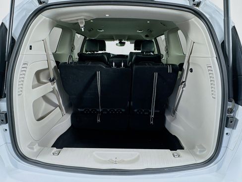 Used 2024 Chrysler Pacifica Touring-L FWD image 25