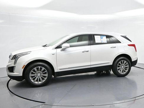 Used 2017 Cadillac XT5 Luxury w/ Driver Awareness Package FWD image 4