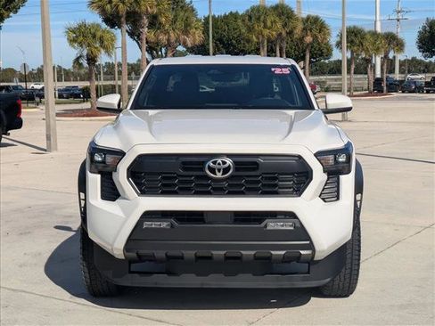 Used 2025 Toyota Tacoma TRD Off-Road image 2