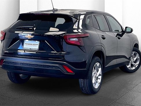 Used 2024 Chevrolet Trax LS w/ LS Convenience Package image 12