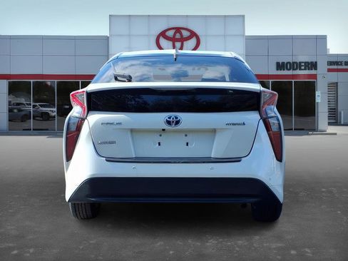 Used 2018 Toyota Prius Four image 5