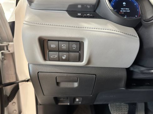 Used 2024 Toyota Highlander Platinum AWD/4WD image 22