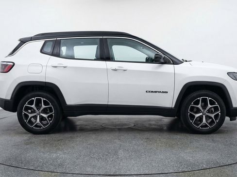 Used 2025 Jeep Compass Limited AWD/4WD image 11