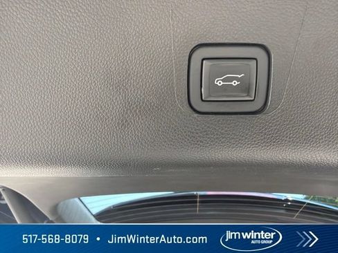 Used 2023 Chevrolet Traverse LT w/ LT Premium Package AWD/4WD image 20