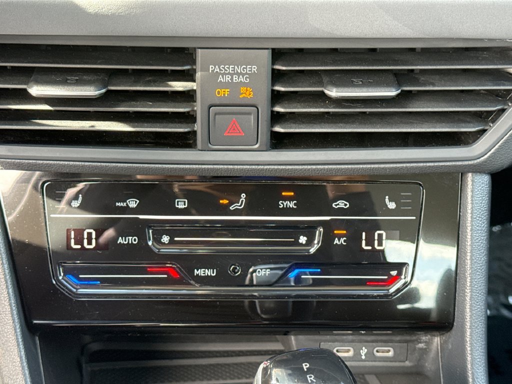 Used 2025 Volkswagen Jetta SE FWD image 17