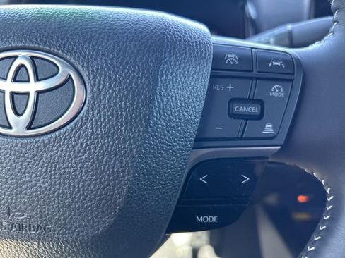 Used 2025 Toyota Camry SE image 18