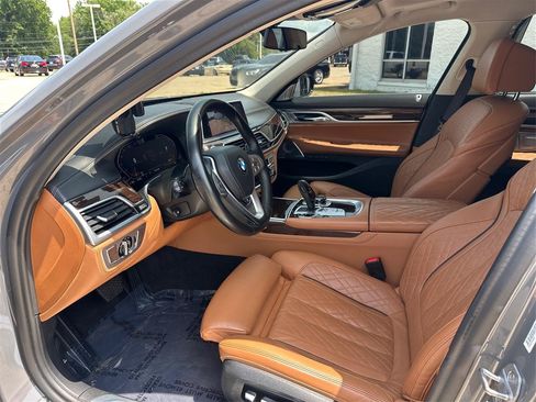 Used 2020 BMW 750i xDrive w/ Executive Package AWD/4WD image 9