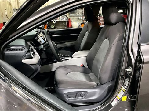 Certified 2018 Toyota Camry LE image 7