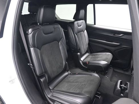 Used 2023 Jeep Grand Cherokee L Laredo AWD/4WD image 18