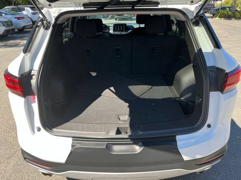 Used 2025 Chevrolet Blazer LT FWD image 32