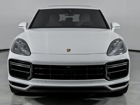Used 2019 Porsche Cayenne Turbo image 5